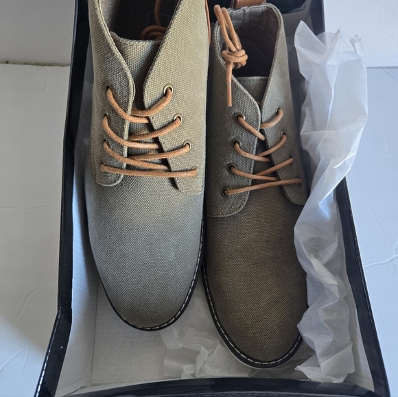 NEW, London Fog Chukka Boots.Size 10